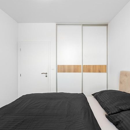 Leo Apartment - Ac & Free Parking Μπρατισλάβα Εξωτερικό φωτογραφία