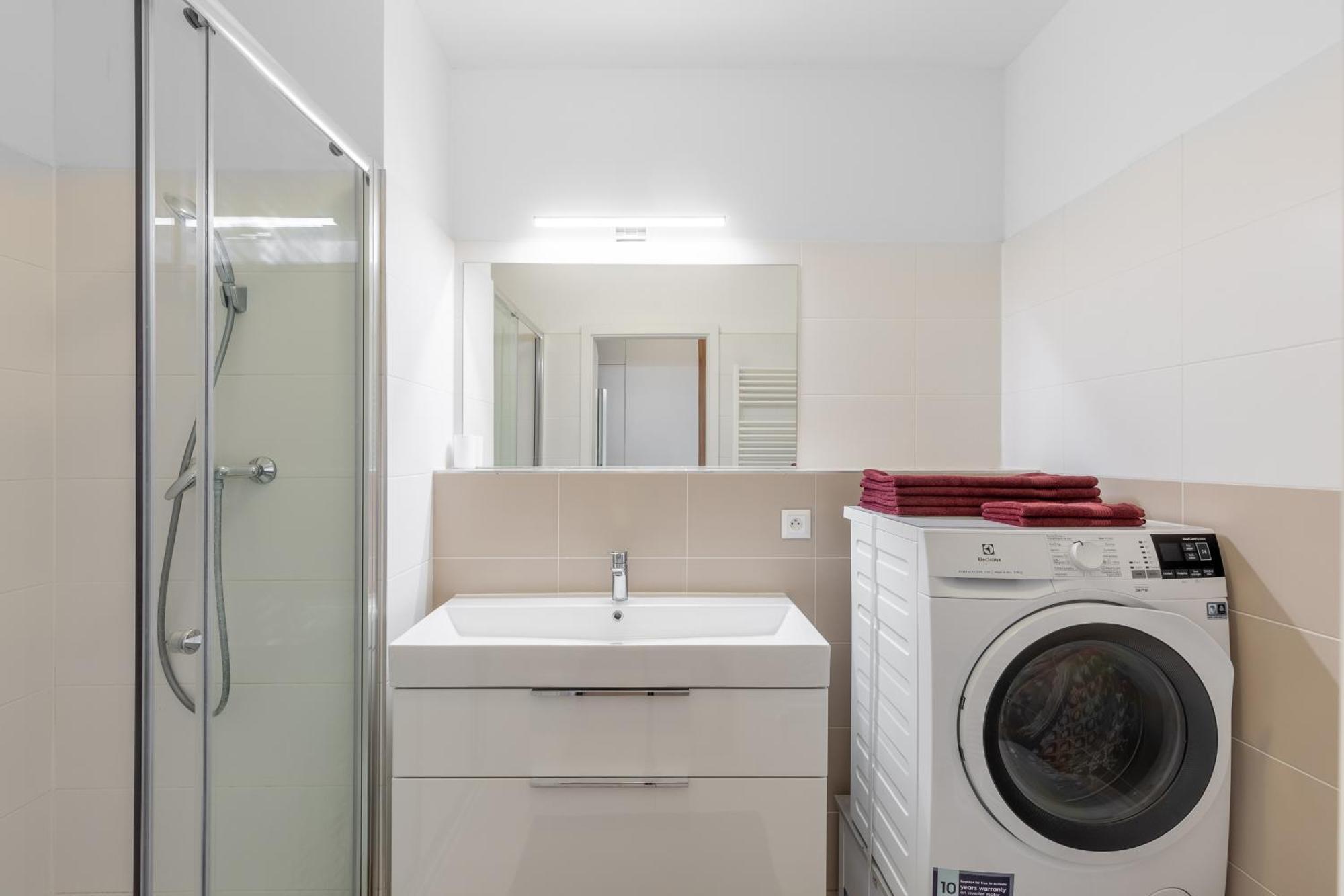 Leo Apartment - Ac & Free Parking Μπρατισλάβα Εξωτερικό φωτογραφία
