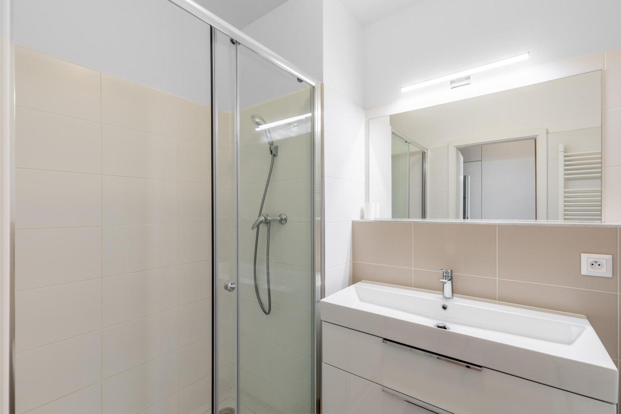 Leo Apartment - Ac & Free Parking Μπρατισλάβα Εξωτερικό φωτογραφία
