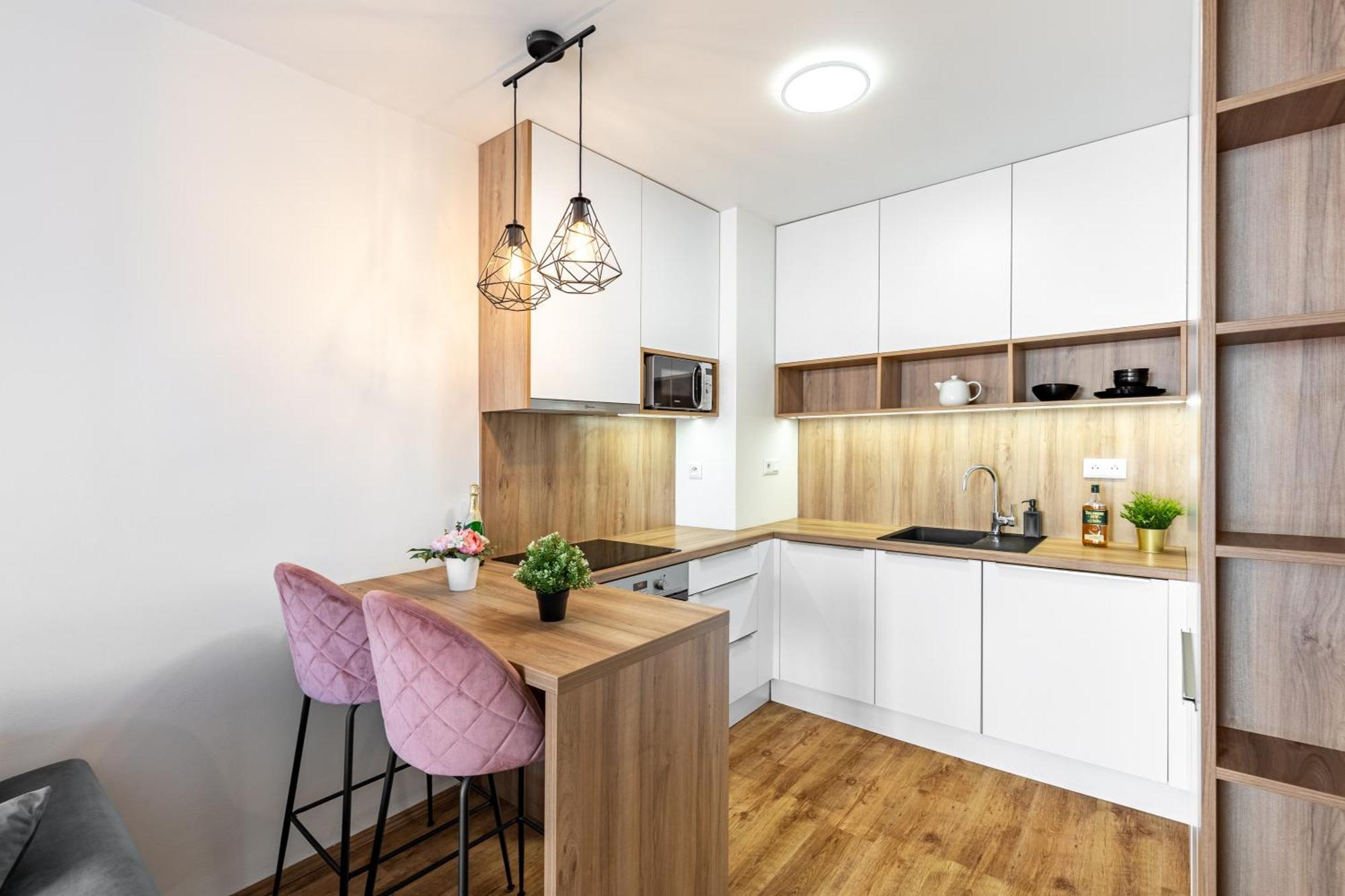 Leo Apartment - Ac & Free Parking Μπρατισλάβα Εξωτερικό φωτογραφία